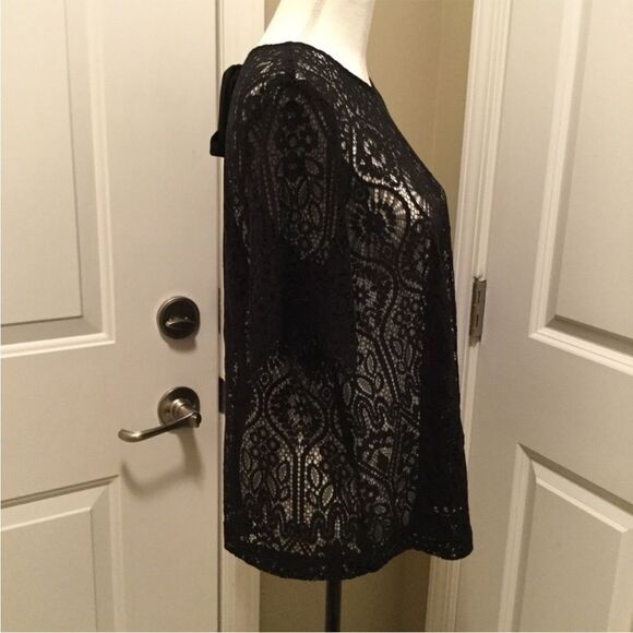 Loft size med black lace top with bow - Picture 3 of 6